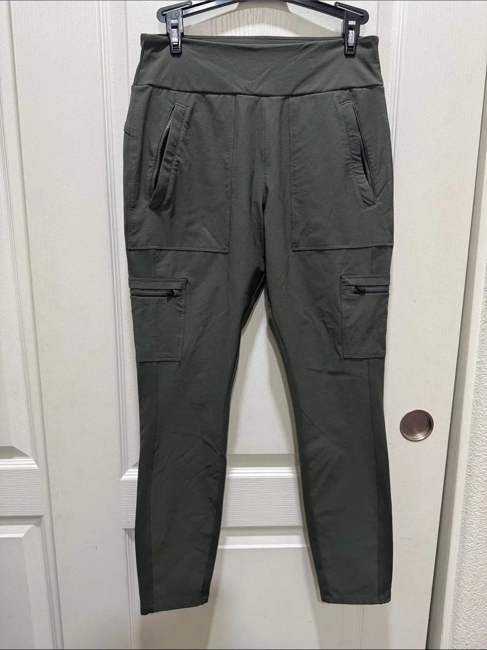 Athleta Headlands Hybrid Cargo Pants Olive Green Women’s Size 8 Travel